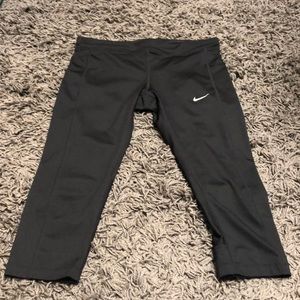 Nike cropped work out leggings